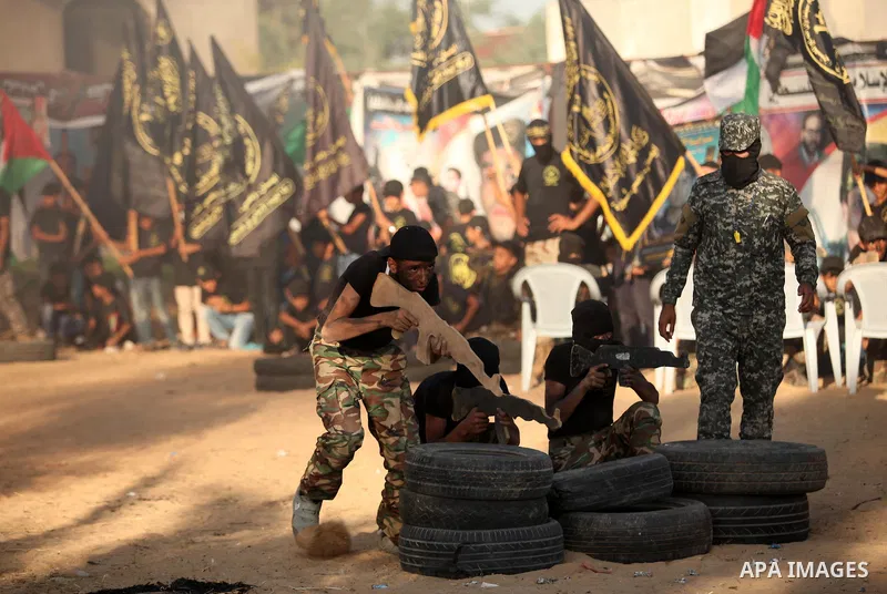Palestinian youths take part in a military-style graduation ceremony at a summer camp organized by the Islamic Jihad Movement in Khan Younis in the southern Gaza Strip July 15, 2016. Photo by Ashraf Amra