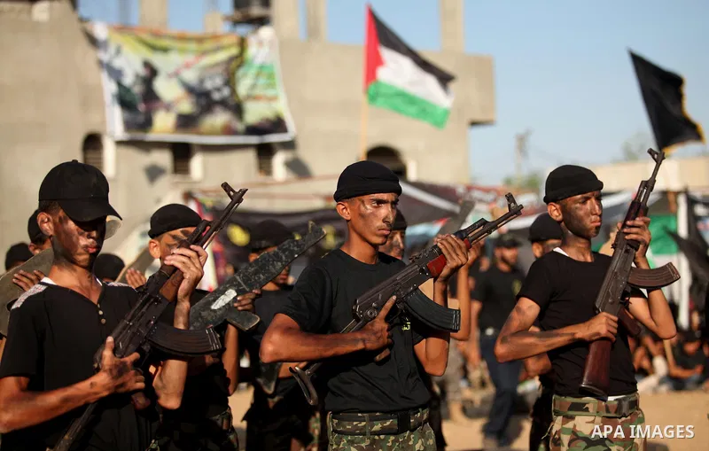 Palestinian youths take part in a military-style graduation ceremony at a summer camp organized by the Islamic Jihad Movement in Khan Younis in the southern Gaza Strip July 15, 2016. Photo by Ashraf Amra