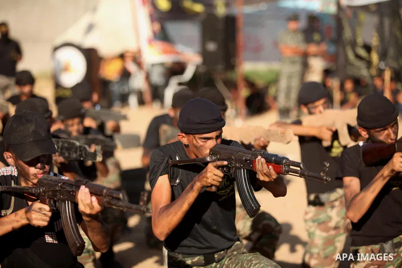 Palestinian youths take part in a military-style graduation ceremony at a summer camp organized by the Islamic Jihad Movement in Khan Younis in the southern Gaza Strip July 15, 2016. Photo by Ashraf Amra