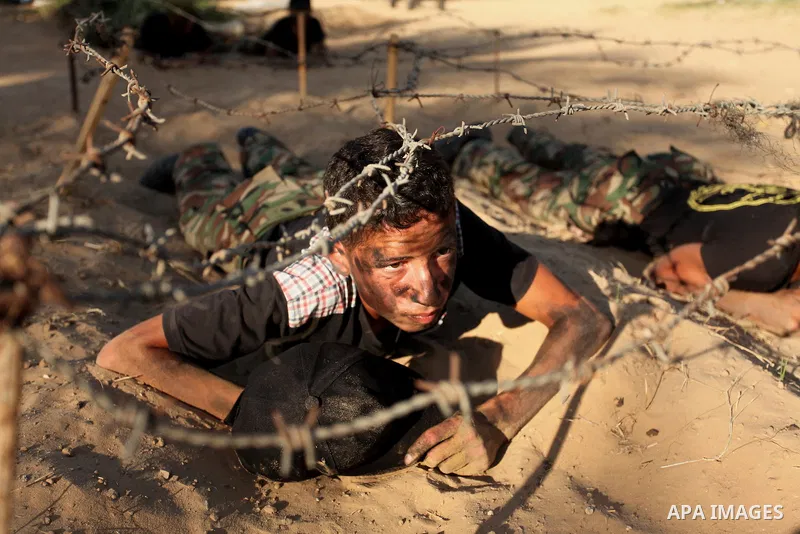 Palestinian youths take part in a military-style graduation ceremony at a summer camp organized by the Islamic Jihad Movement in Khan Younis in the southern Gaza Strip July 15, 2016. Photo by Ashraf Amra