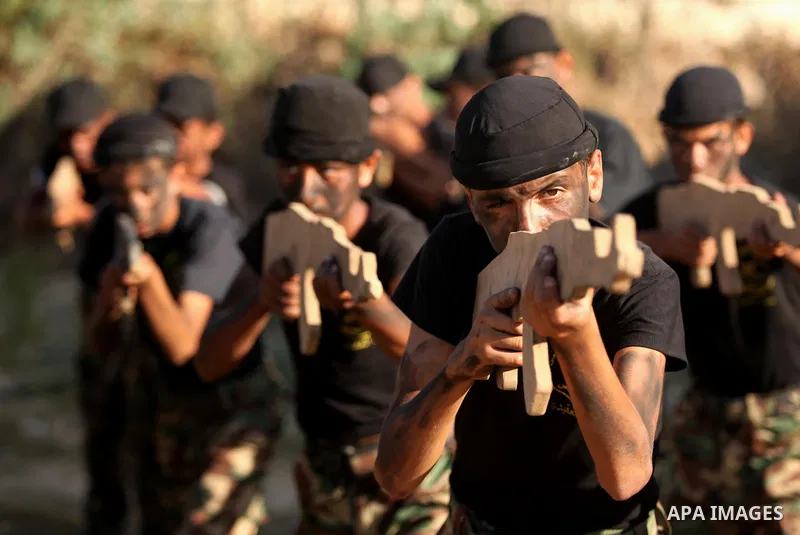 Palestinian youths take part in a military-style graduation ceremony at a summer camp organized by the Islamic Jihad Movement in Khan Younis in the southern Gaza Strip July 15, 2016. Photo by Ashraf Amra