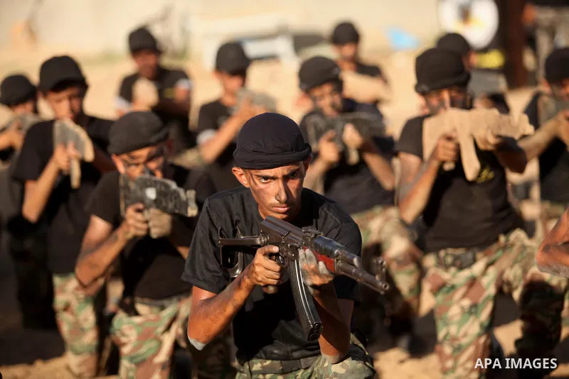Palestinian youths take part in a military-style graduation ceremony at a summer camp organized by the Islamic Jihad Movement in Khan Younis in the southern Gaza Strip July 15, 2016. Photo by Ashraf Amra