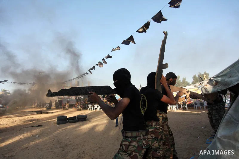 Palestinian youths take part in a military-style graduation ceremony at a summer camp organized by the Islamic Jihad Movement in Khan Younis in the southern Gaza Strip July 15, 2016. Photo by Ashraf Amra