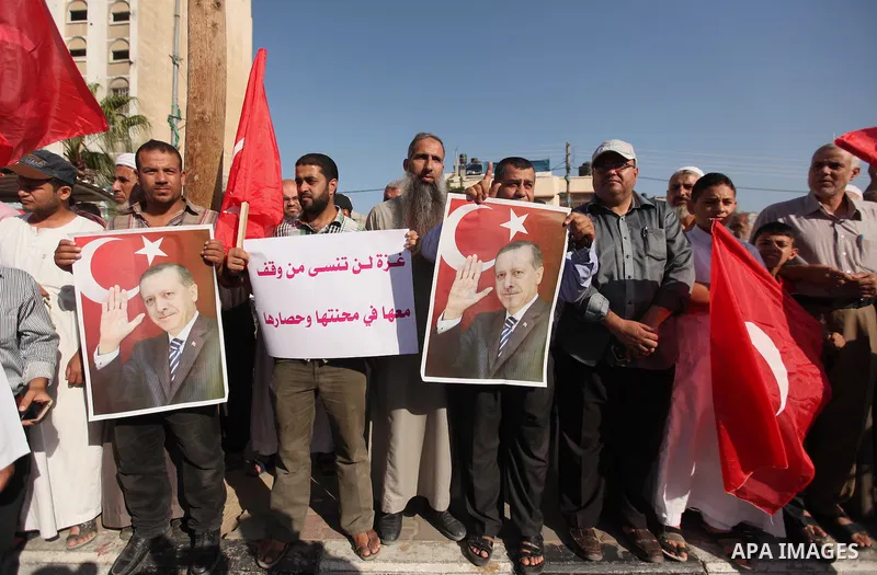 Palestinians hold banners during a protest against military coup attempt in Turkey, in Khan Younis in the southern Gaza strip, on July 16, 2016. Photo by Ashraf Amra