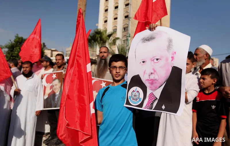 Palestinians hold banners during a protest against military coup attempt in Turkey, in Khan Younis in the southern Gaza strip, on July 16, 2016. Photo by Ashraf Amra