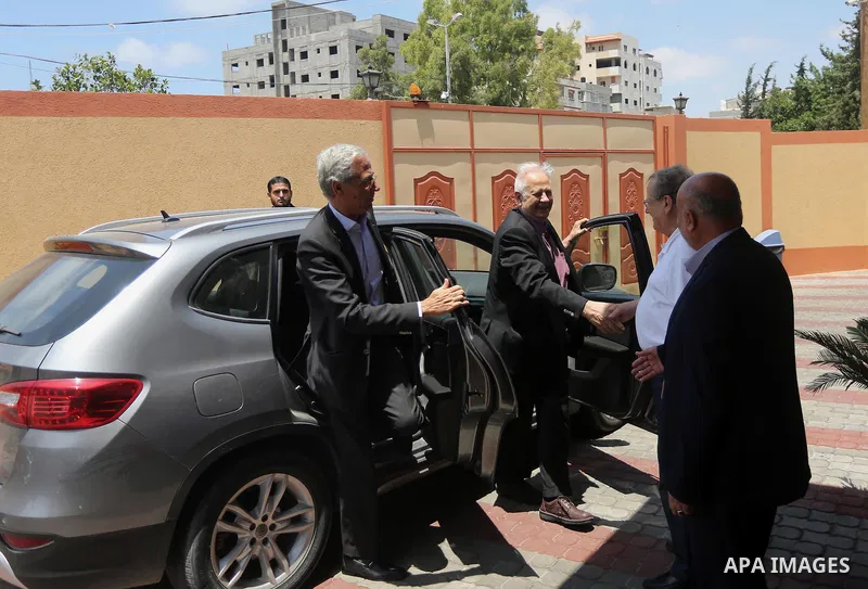 Palestinian Central Elections Commission chief, Hanna Nasser arrives before a meeting with Senior Hamas leader Ismail Haniyeh, in Gaza city on July 17, 2016. Photo by Mohammed Asad