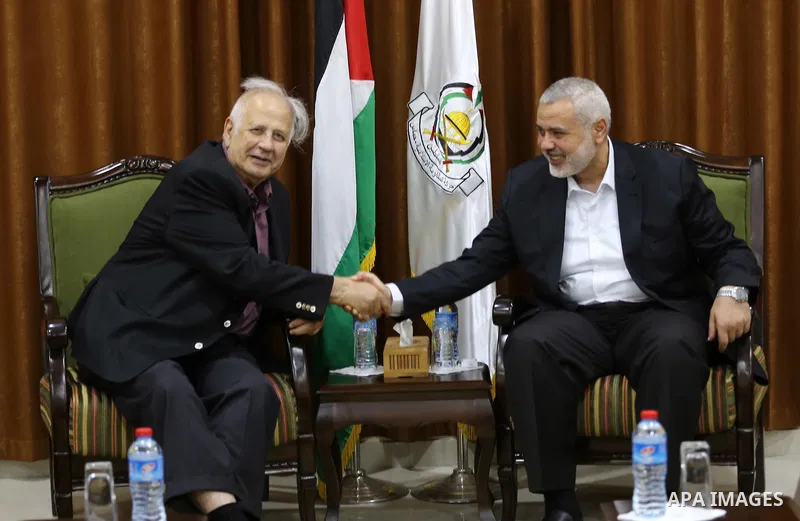 Senior Hamas leader Ismail Haniyeh meets with Palestinian Central Elections Commission chief, Hanna Nasser, in Gaza city on July 17, 2016. Photo by Mohammed Asad