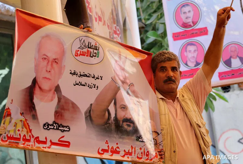 Palestinians take part in a protest demanding release the prisoners in Israeli jails, in front of Red cross office, in Gaza city, on July 18, 2016. Photo by Mohammed Asad