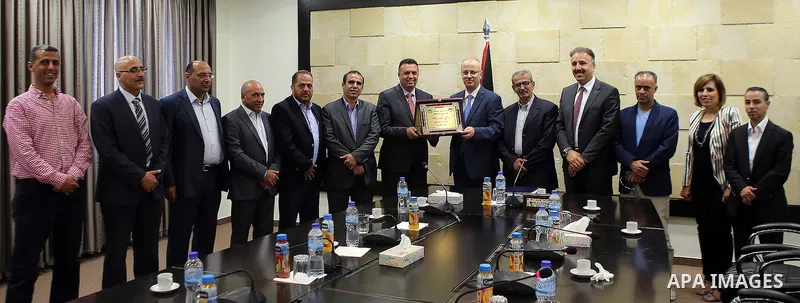 Palestinian Prime Minister, Rami Hamadallah, meets with members of the General Secretariat of the Journalists Syndicate, in the West Bank city of Ramallah, on July 18, 2016. Photo by Prime Minister Office
