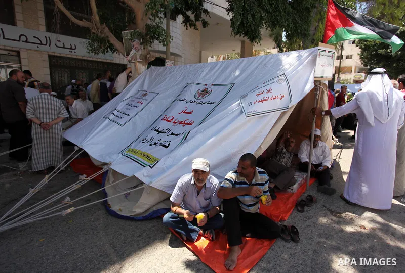 Palestinian families of martyrs take part a protest to demand their rights and salaries, in Gaza city, on July 19, 2016. Photo by Ashraf Amra