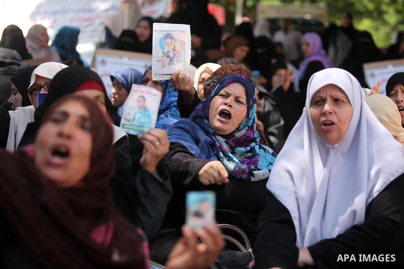 Palestinian families of martyrs take part a protest to demand their rights and salaries, in Gaza city, on July 19, 2016. Photo by Ashraf Amra
