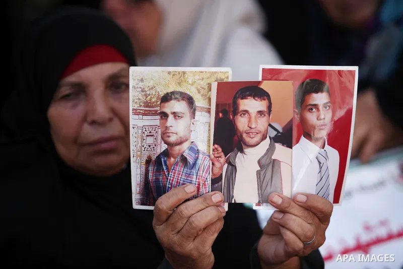 Palestinian families of martyrs take part a protest to demand their rights and salaries, in Gaza city, on July 19, 2016. Photo by Ashraf Amra