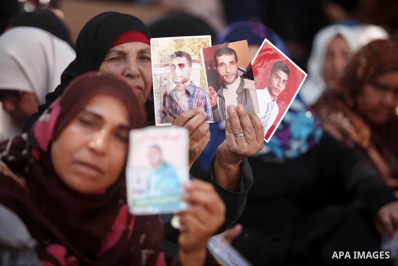 Palestinian families of martyrs take part a protest to demand their rights and salaries, in Gaza city, on July 19, 2016. Photo by Ashraf Amra