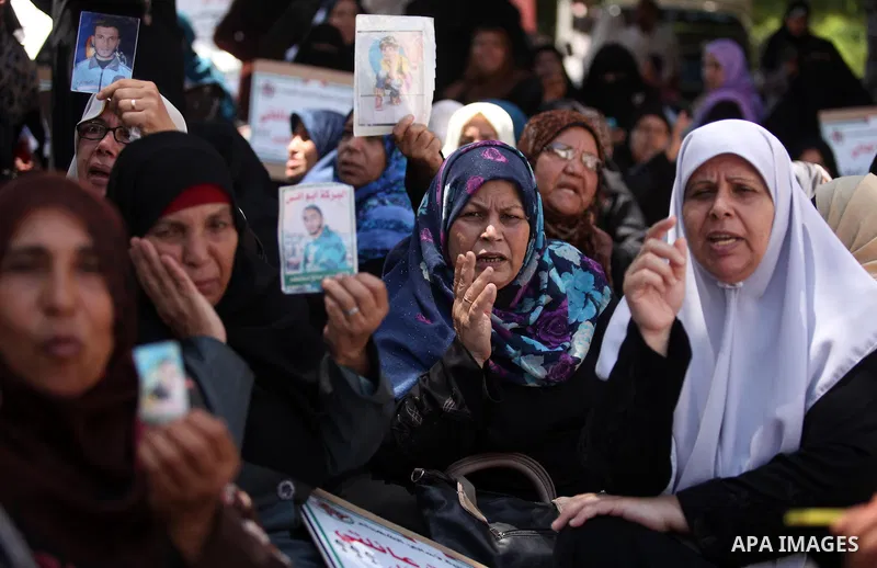 Palestinian families of martyrs take part a protest to demand their rights and salaries, in Gaza city, on July 19, 2016. Photo by Ashraf Amra