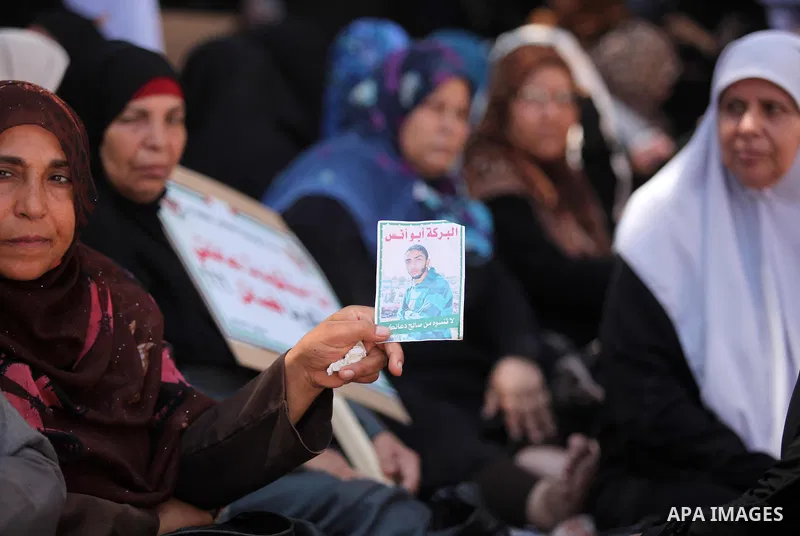 Palestinian families of martyrs take part a protest to demand their rights and salaries, in Gaza city, on July 19, 2016. Photo by Ashraf Amra