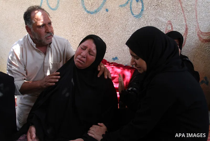 Palestinian relatives and friends mourn during the funeral of Salah al-Astal, a member of the Islamic Jihad's armed wing -the Al-Quds Brigades- who died after a tunnel collapse in the Gaza Strip, on July 19, 2016 in Khan...