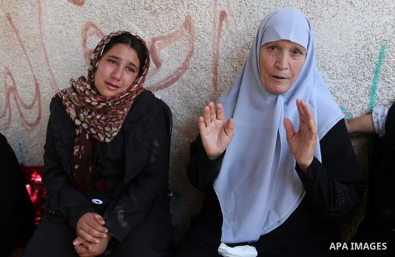 Palestinian relatives and friends mourn during the funeral of Salah al-Astal, a member of the Islamic Jihad's armed wing -the Al-Quds Brigades- who died after a tunnel collapse in the Gaza Strip, on July 19, 2016 in Khan...