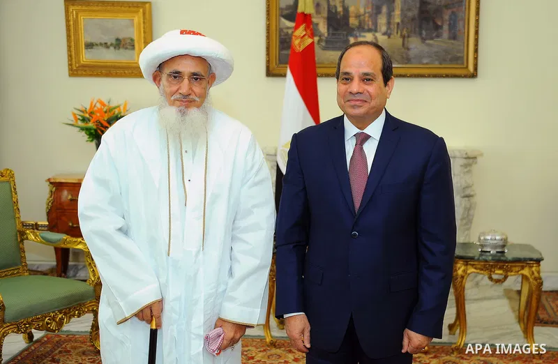 Egyptian President Abdel Fattah al-Sisi meets with, Sultan of Bohra community of India, in Cairo, on July 19, 2016. Photo by Egyptian President Office
