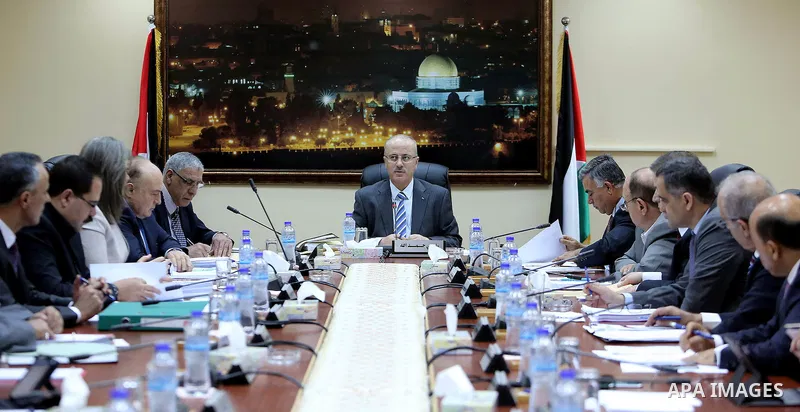 Palestinian Prime Minister, Rami Hamadallah, chairs a meeting of the Council of Ministers in the West Bank city of Ramallah, on July 20, 2016. Photo by Prime Minister Office