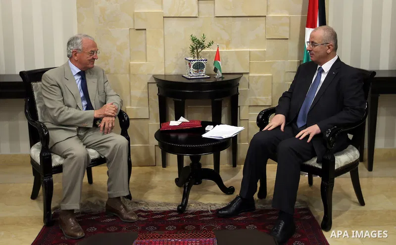 Palestinian Prime Minister, Rami Hamadallah, meets with Head of the budgets of the European Parliament John Artois in the West Bank city of Ramallah, on July 20, 2016. Photo by Prime Minister Office