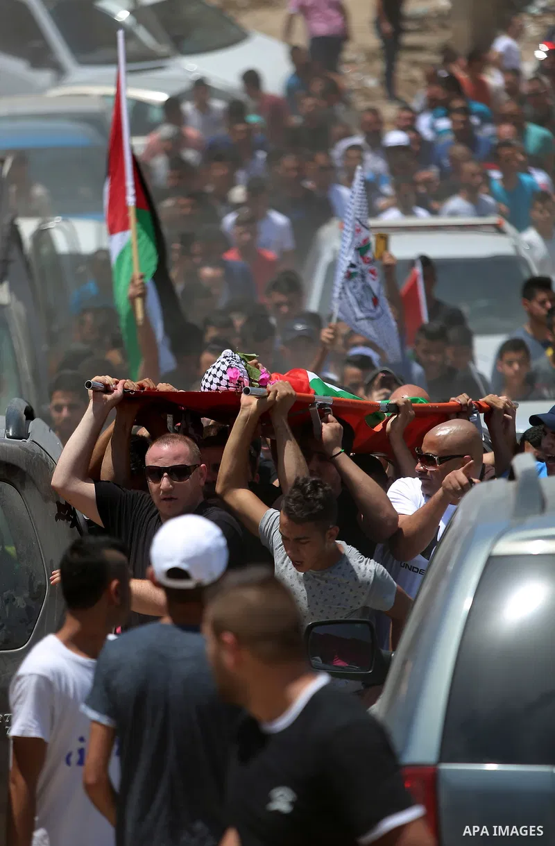 Palestinian carry the body of Muhey al-Tabakhi, 12, who was killed on Tuesday during a clash with Israeli troops, during his funeral in the West Bank town of Al-Ram, near Jerusalem July 20, 2016. Photo by Shadi Hatem