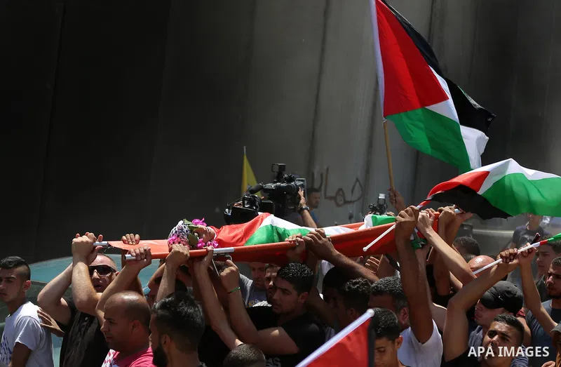 Palestinian carry the body of Muhey al-Tabakhi, 12, who was killed on Tuesday during a clash with Israeli troops, during his funeral in the West Bank town of Al-Ram, near Jerusalem July 20, 2016. Photo by Shadi Hatem