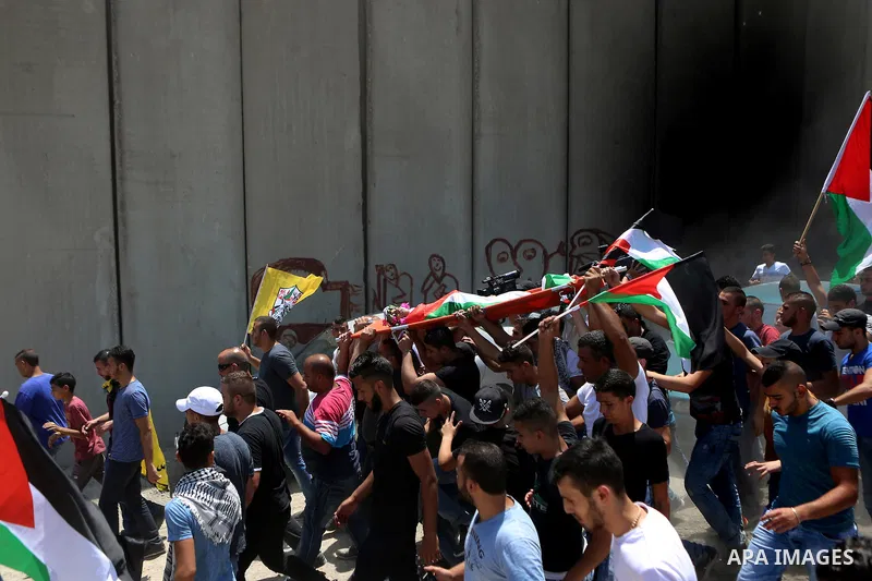 Palestinian carry the body of Muhey al-Tabakhi, 12, who was killed on Tuesday during a clash with Israeli troops, during his funeral in the West Bank town of Al-Ram, near Jerusalem July 20, 2016. Photo by Shadi Hatem