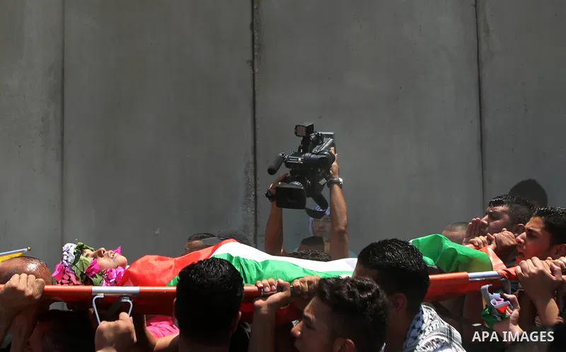 Palestinian carry the body of Muhey al-Tabakhi, 12, who was killed on Tuesday during a clash with Israeli troops, during his funeral in the West Bank town of Al-Ram, near Jerusalem July 20, 2016. Photo by Shadi Hatem