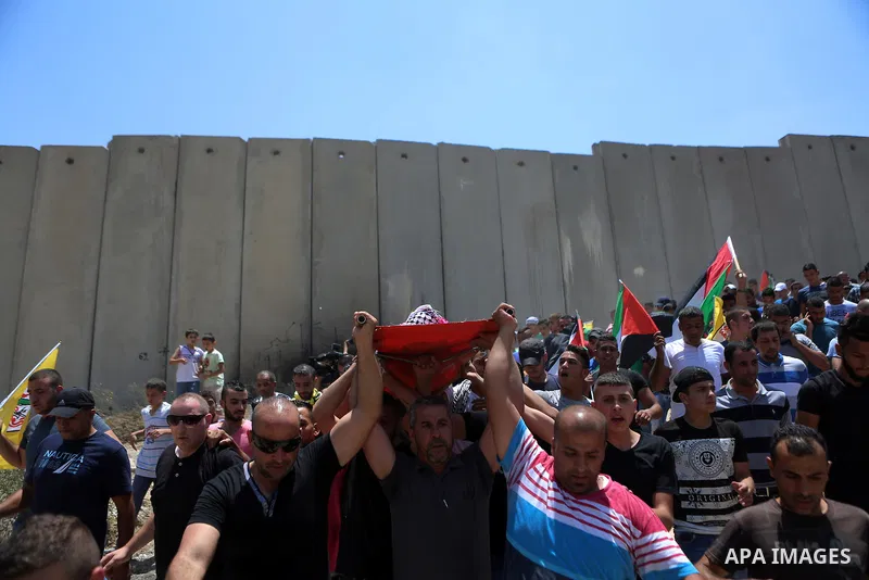 Palestinian carry the body of Muhey al-Tabakhi, 12, who was killed on Tuesday during a clash with Israeli troops, during his funeral in the West Bank town of Al-Ram, near Jerusalem July 20, 2016. Photo by Shadi Hatem