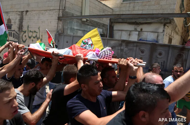 Palestinian carry the body of Muhey al-Tabakhi, 12, who was killed on Tuesday during a clash with Israeli troops, during his funeral in the West Bank town of Al-Ram, near Jerusalem July 20, 2016. Photo by Shadi Hatem