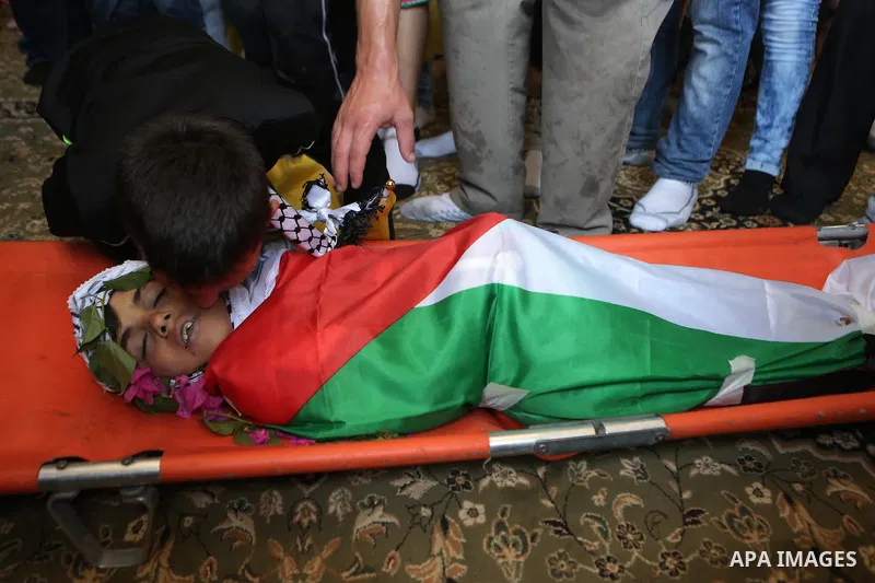 Palestinian carry the body of Muhey al-Tabakhi, 12, who was killed on Tuesday during a clash with Israeli troops, during his funeral in the West Bank town of Al-Ram, near Jerusalem July 20, 2016. Photo by Shadi Hatem