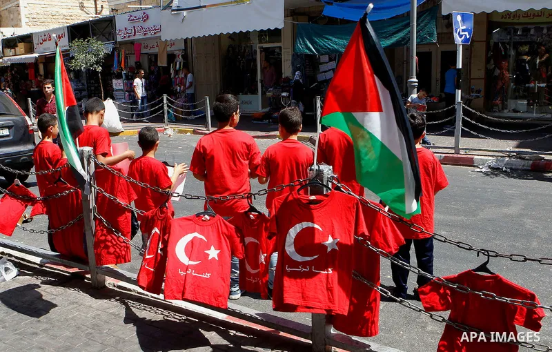 Palestinians hold portraits of Turkish President Recep Tayyip Erdogan during a protest against the military coup attempt in Turkey in the West bank city of Hebron 20 July 2016. Photo by Wisam Hashlamoun