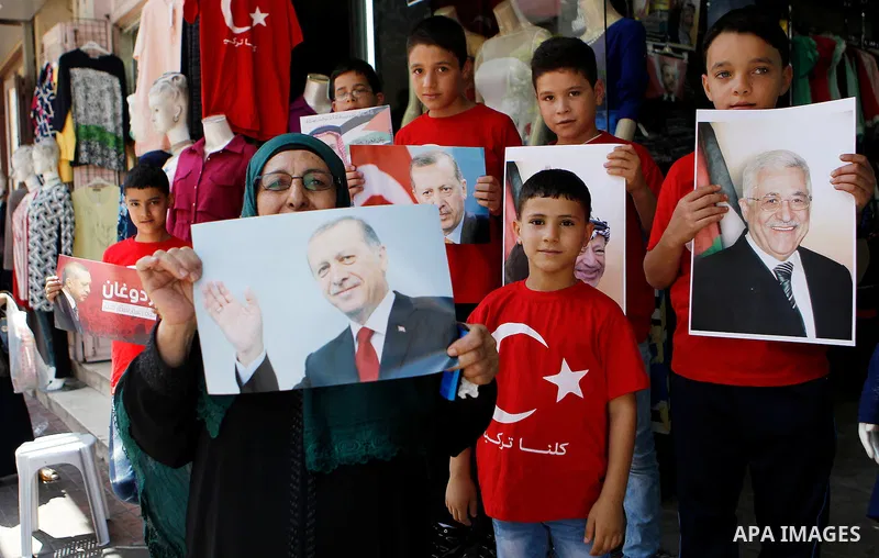 Palestinians hold portraits of Turkish President Recep Tayyip Erdogan during a protest against the military coup attempt in Turkey in the West bank city of Hebron 20 July 2016. Photo by Wisam Hashlamoun