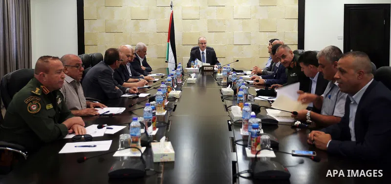 Palestinian Prime Minister, Rami Hamdallah, meets with security chiefs, in the West Bank city of Ramallah, on July 20, 2016. Photo by Prime Minister Office