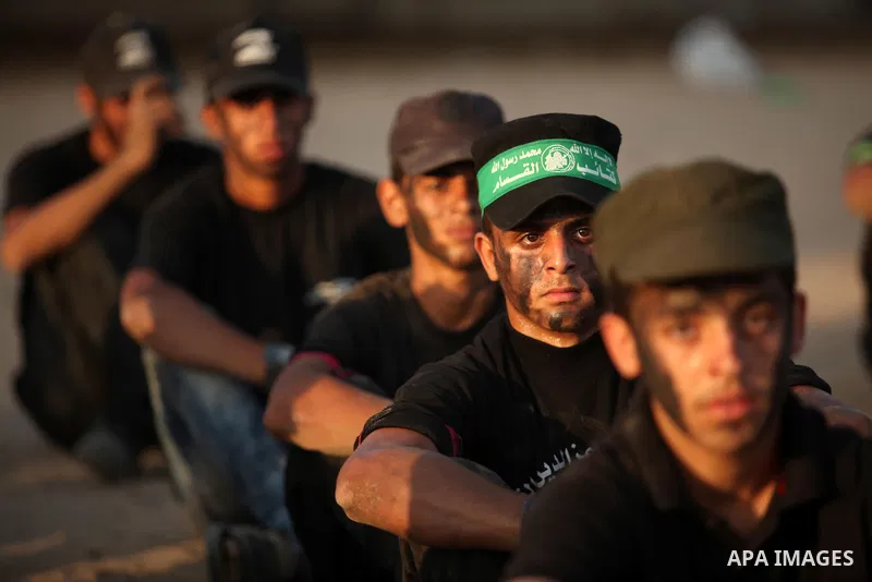 Palestinian youths take part in a military-style exercise at the Liberation Youths summer camp, organised by the Hamas movement, in Gaza city on July 20, 2016. Photo by Ashraf Amra