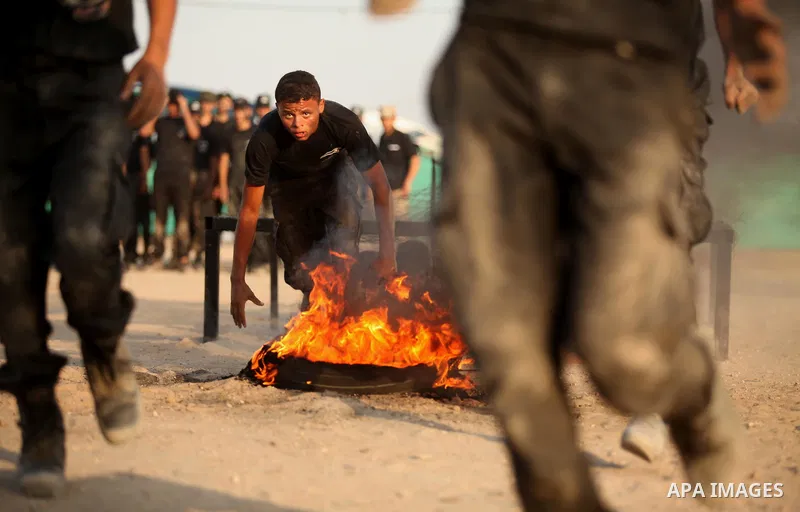 Palestinian youths demonstrate their skills during a military-style exercise at the Liberation Youths summer camp, organised by the Hamas movement, in Gaza city on July 20, 2016. Photo by Ashraf Amra
