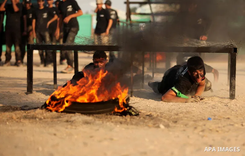 Palestinian youths demonstrate their skills during a military-style exercise at the Liberation Youths summer camp, organised by the Hamas movement, in Gaza city on July 20, 2016. Photo by Ashraf Amra