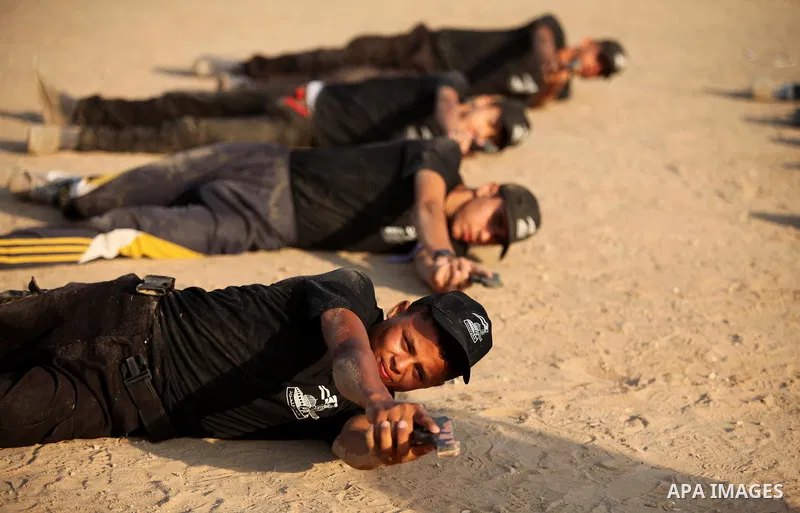 Palestinian youths demonstrate their skills during a military-style exercise at the Liberation Youths summer camp, organised by the Hamas movement, in Gaza city on July 20, 2016. Photo by Ashraf Amra