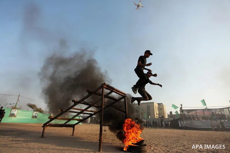 Palestinian youths demonstrate their skills during a military-style exercise at the Liberation Youths summer camp, organised by the Hamas movement, in Gaza city on July 20, 2016. Photo by Ashraf Amra