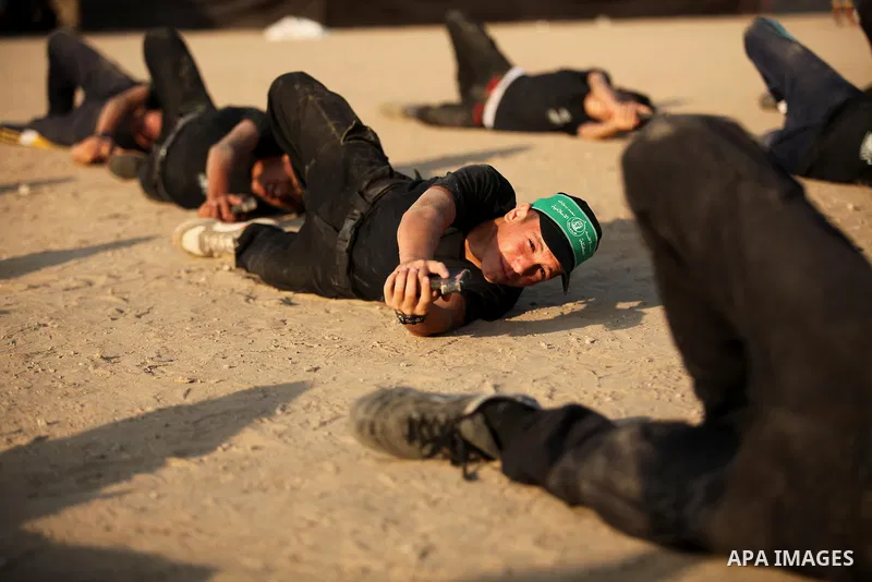 Palestinian youths demonstrate their skills during a military-style exercise at the Liberation Youths summer camp, organised by the Hamas movement, in Gaza city on July 20, 2016. Photo by Ashraf Amra