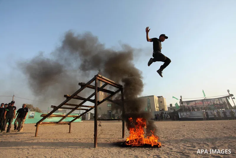 Palestinian youths demonstrate their skills during a military-style exercise at the Liberation Youths summer camp, organised by the Hamas movement, in Gaza city on July 20, 2016. Photo by Ashraf Amra