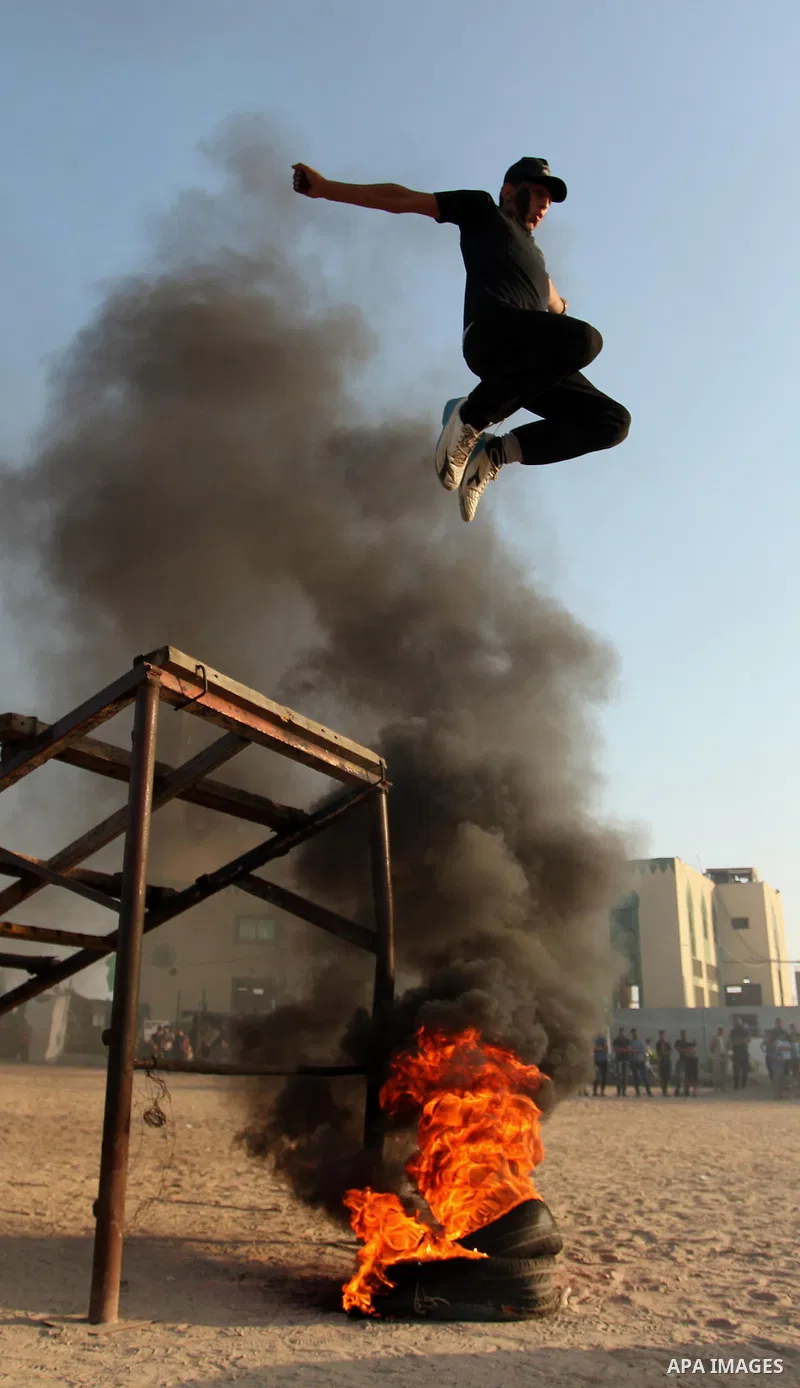 Palestinian youths demonstrate their skills during a military-style exercise at the Liberation Youths summer camp, organised by the Hamas movement, in Gaza city on July 20, 2016. Photo by Ashraf Amra