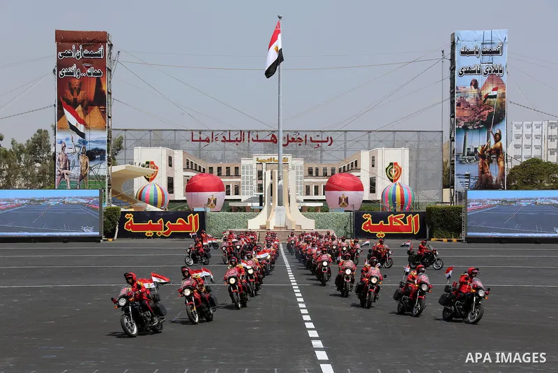 Egyptian forces demonstrate their skills during a military academy graduation ceremony in the capital, Cairo, on July 21, 2016. Photo by Egyptian President Office