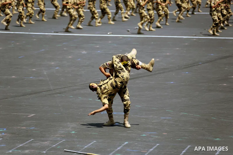 Egyptian forces demonstrate their skills during a military academy graduation ceremony in the capital, Cairo, on July 21, 2016. Photo by Egyptian President Office