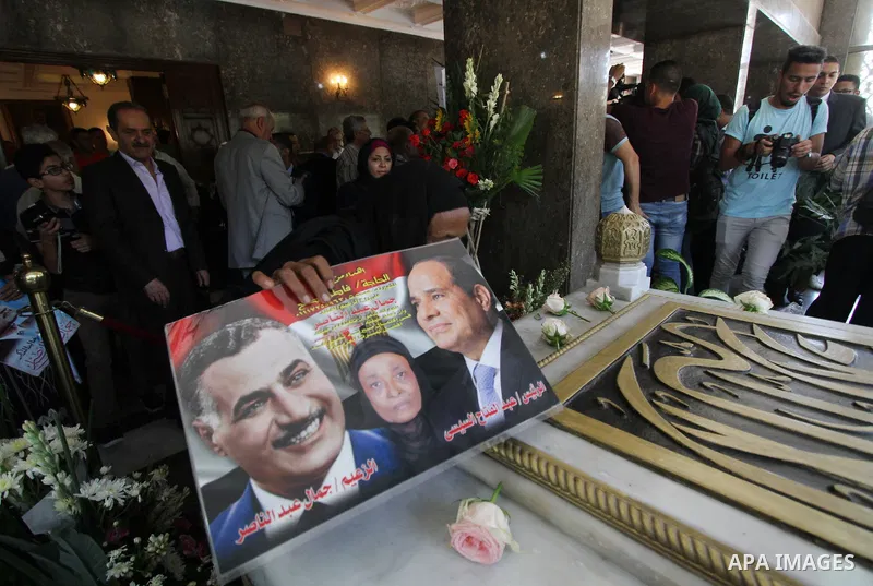 Egyptians visit the grave of former Egyptian President Gamal Abdel Nasser, on the occasion of the 64th anniversary of July 23 revolution, in Cairo, on July 23, 2016. Photo by Amr Sayed