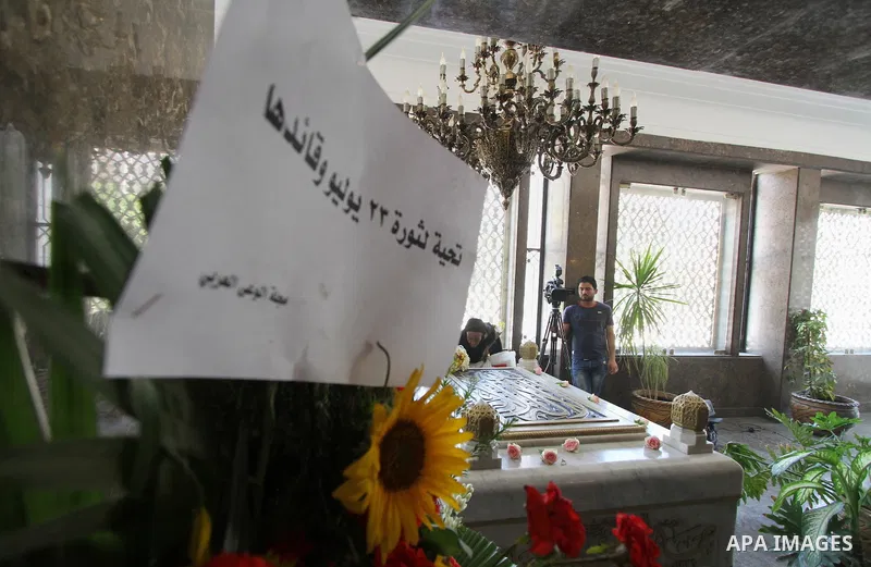 Egyptians visit the grave of former Egyptian President Gamal Abdel Nasser, on the occasion of the 64th anniversary of July 23 revolution, in Cairo, on July 23, 2016. Photo by Amr Sayed