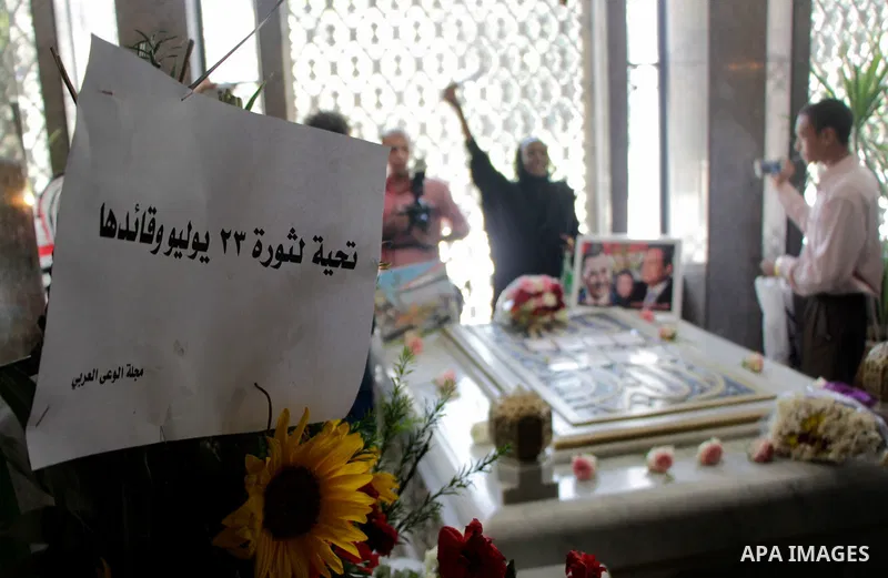 Egyptians visit the grave of former Egyptian President Gamal Abdel Nasser, on the occasion of the 64th anniversary of July 23 revolution, in Cairo, on July 23, 2016. Photo by Amr Sayed