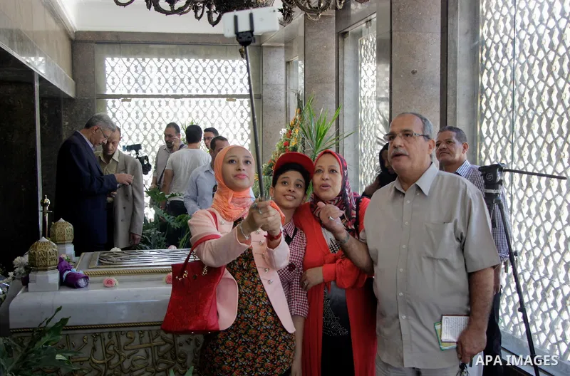 Egyptians visit the grave of former Egyptian President Gamal Abdel Nasser, on the occasion of the 64th anniversary of July 23 revolution, in Cairo, on July 23, 2016. Photo by Amr Sayed