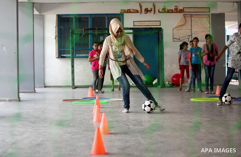 Palestinian youth enjoy as part of the activities proposed during a summer camp organised by the United Nations on July 23, 2016 in Gaza City. Photo by Ashraf Amra
