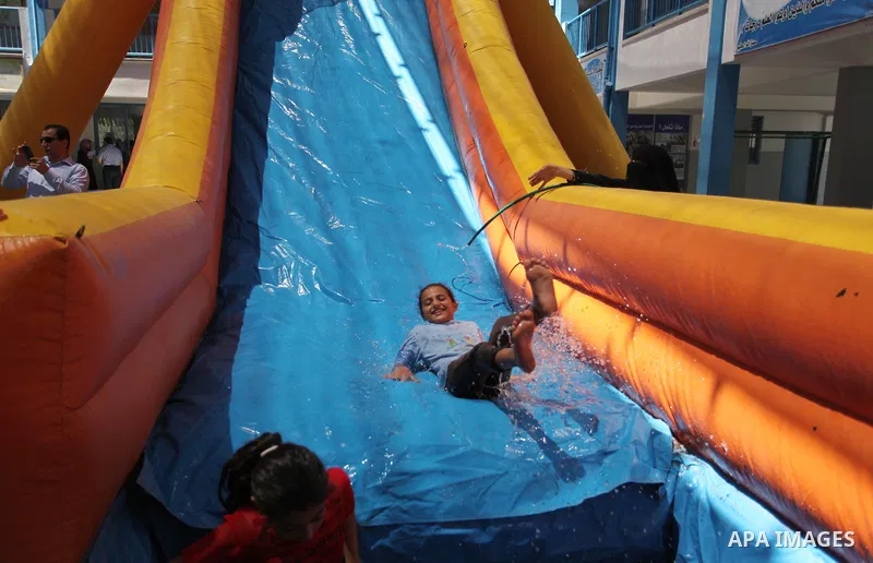 Palestinian youth enjoy as part of the activities proposed during a summer camp organised by the United Nations on July 23, 2016 in Gaza City. Photo by Ashraf Amra